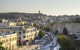 מלון חומות זהב